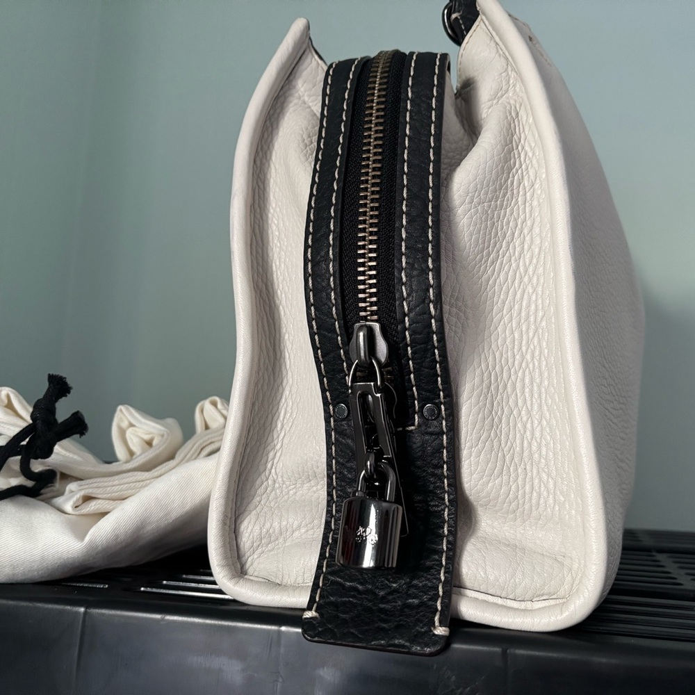 Coach 1941 Rogue 2016 First Generation w/ lock & key Genuine Glovetanned Leather - Picture 4 of 7